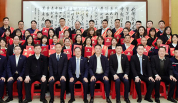 熒光微芒,造炬成陽(yáng)廣東霸王花集團(tuán)(tuán)舉行先進(jìn)(jìn)集體及個(gè)人表彰儀式